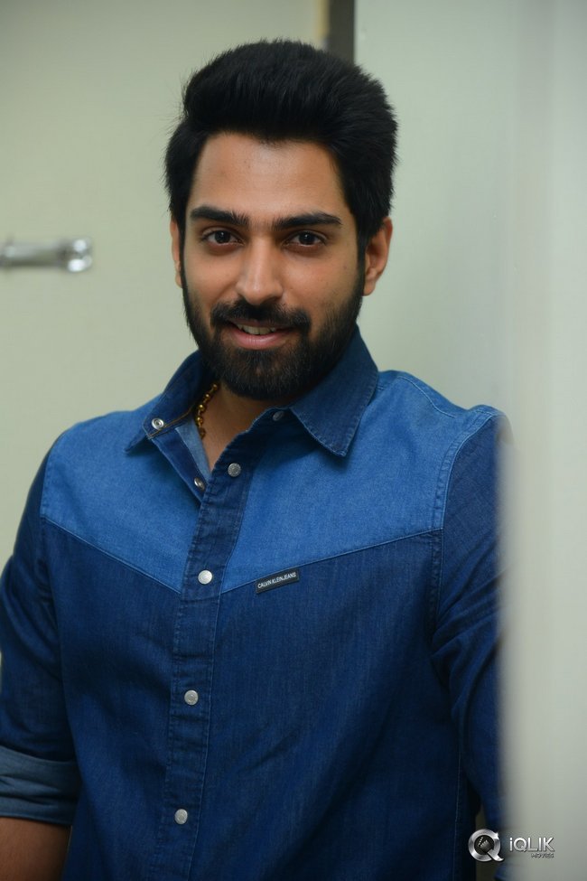 Actor-Shiva-Kandukuri-Interview-Stills